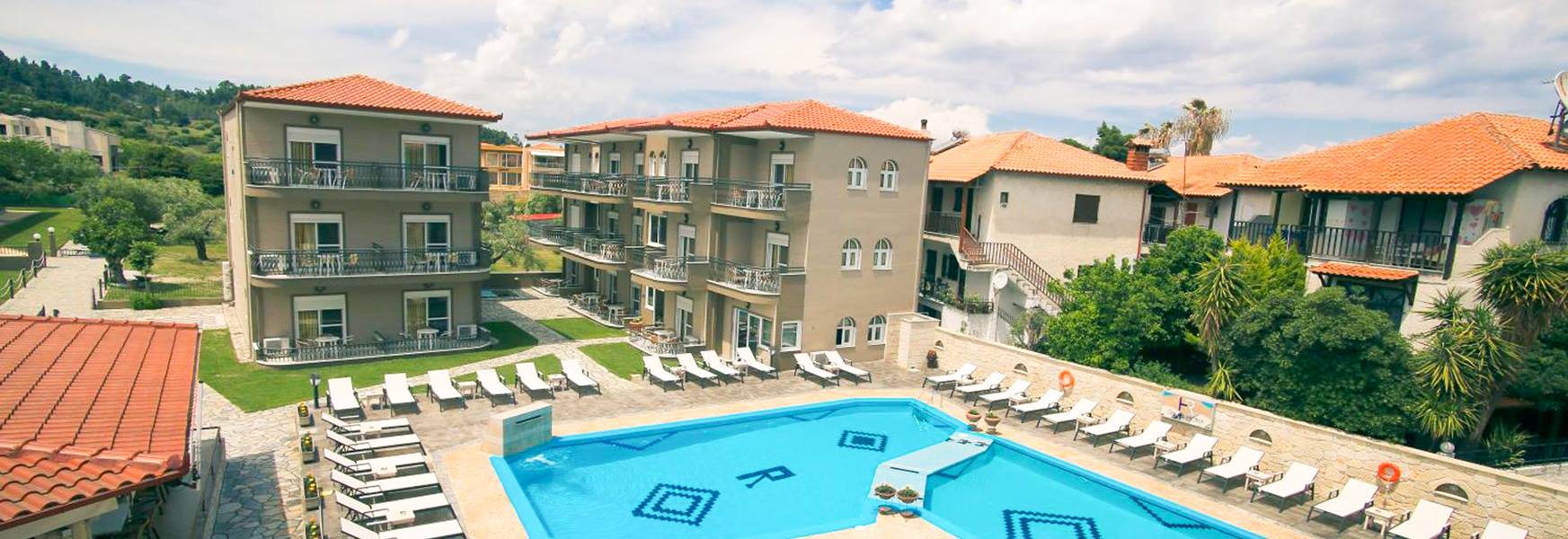 Royal Hotel & Suites