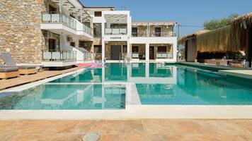 Dioscuri Luxury Apartments 